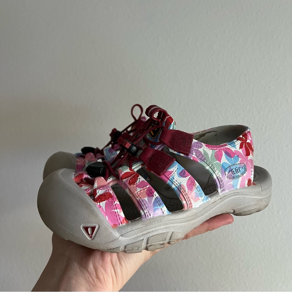 Keen rubber sling back summer sandals girls size 1. Floral multicolor.